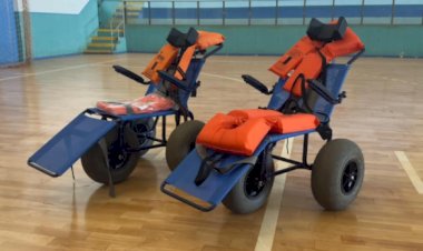 Cadeiras anfíbias passam a atender a comunidade na prainha de Porto Mendes