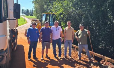 Ponte que estava interditada  que da  acesso ao distrito de Vila Cristal  é liberada para o tráfego de veículos