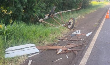 Colisão traseira entre caminhonete e carroça deixa feridos na PR-272 em Francisco Alves