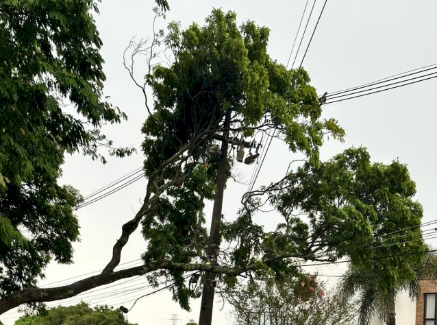 Temporal atinge Guaíra e deixa boa parte da cidade sem luz