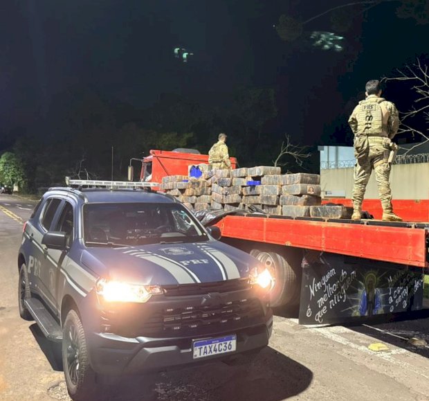 PRF apreende caminhão com mais de uma tonelada de maconha na região
