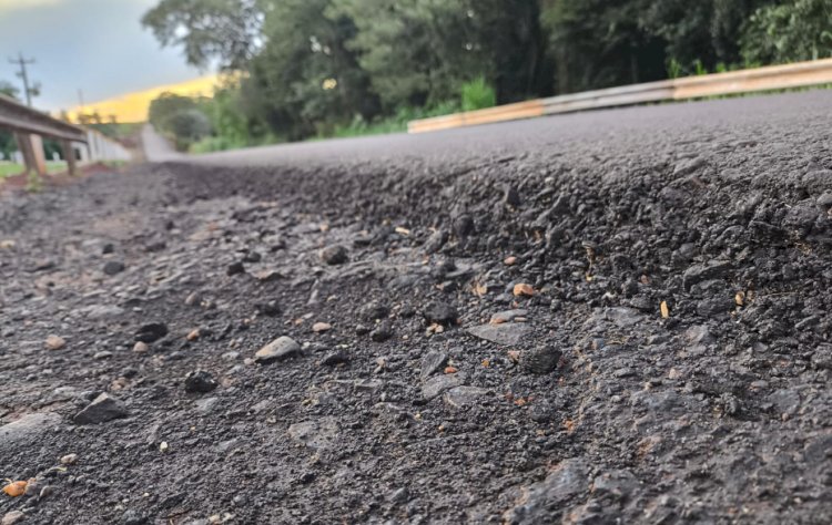 Rodovia municipal  entre Alto Santa Fé e Santa Rita do Oeste  conta com sinalização adequada