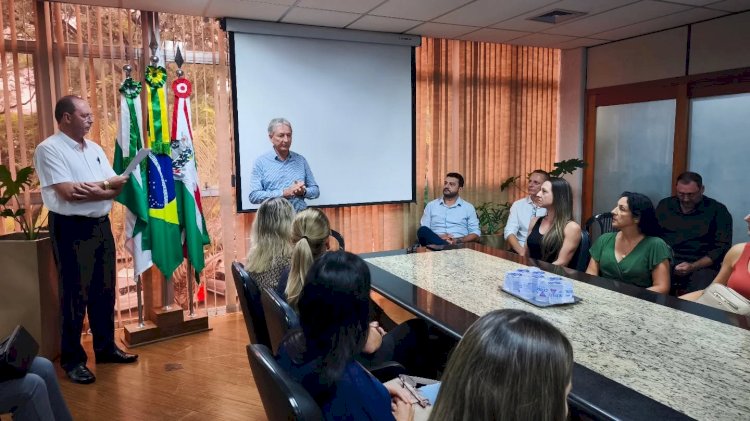 Diretores da rede municipal de ensino tomam posse para o biênio 2026–2027 em Marechal Cândido Rondon