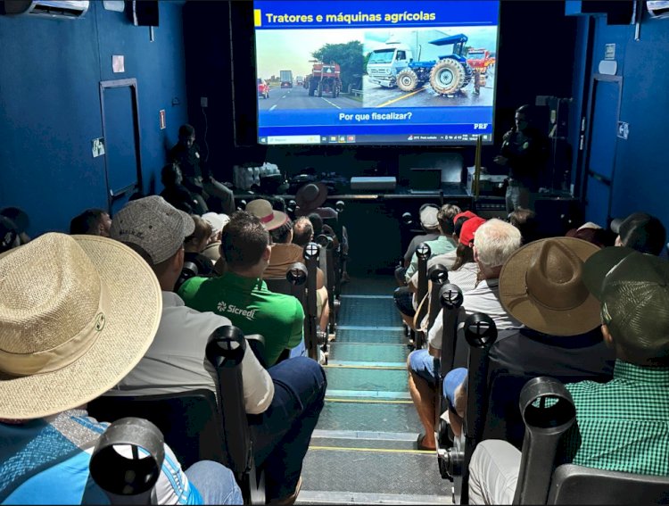 PRF realiza ações de educação para o trânsito no Show Rural Copavel 2026