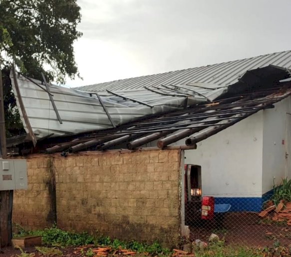 Temporal provoca destruição e deixa centenas sem energia em Maripá; o telhado de uma casa foi arrancado por inteiro