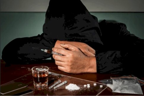 Motorista em surto após uso de álcool e cocaína provoca colisão e invade residência em Guaíra