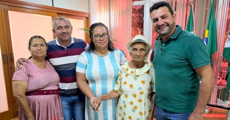 Prefeito Adriano Backes recebe moradora que completará 113 anos em Marechal Rondon
