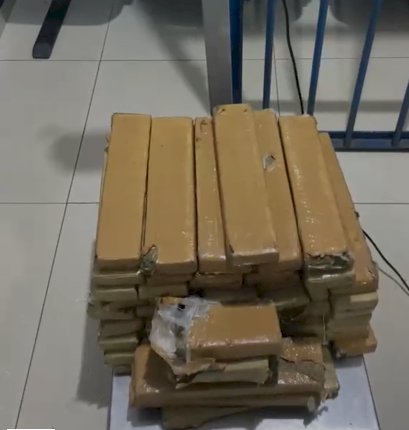 Atualizado: PRF apreende 45 kg de maconha após perseguição e capotamento na BR-277