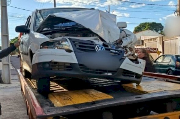 Colisão traseira entre carro e ônibus é registrada em Toledo