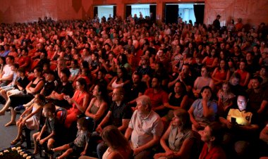 Espetáculo de Ginástica Rítmica lota Teatro Municipal e marca abertura do “Natal em Família” em Nova Santa Rosa
