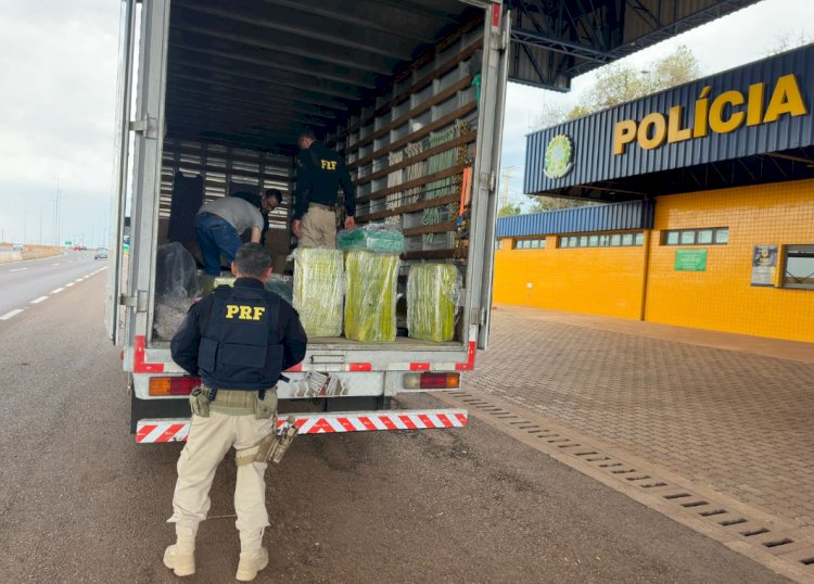 PRF apreende quase uma tonelada de maconha em Cascavel