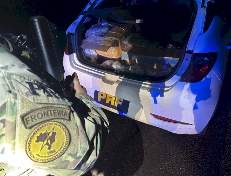 Jovem casal é preso com carro carregado de maconha em Cascavel