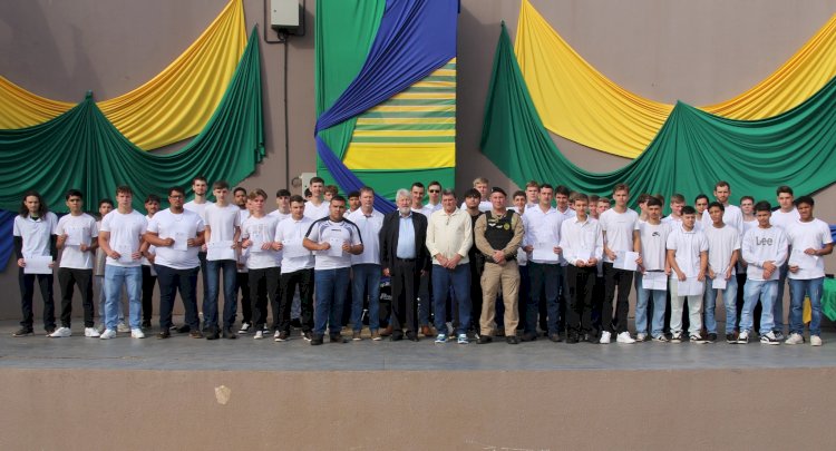 40 jovens recebem dispensa do Serviço Militar em Nova Santa Rosa