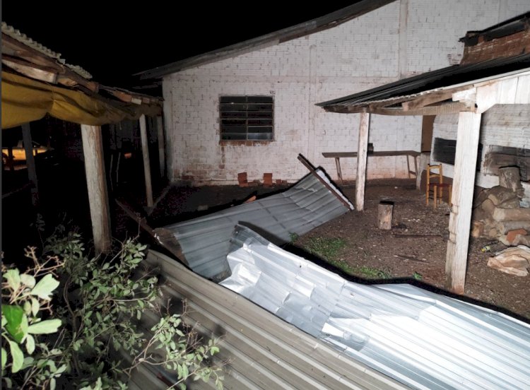 Vendaval provoca estragos em clube e  e propriedade rural de Nova Santa Rosa
