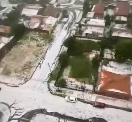 É de Hoje dia 24:Chuva de granizo transforma ruas de Ponta Grossa e deixa cidade com aspecto de neve
