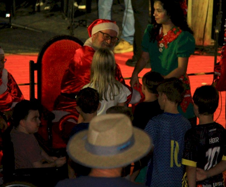 Noite de Luz transforma Lago Municipal em cenário mágico e emociona público em Nova Santa Rosa