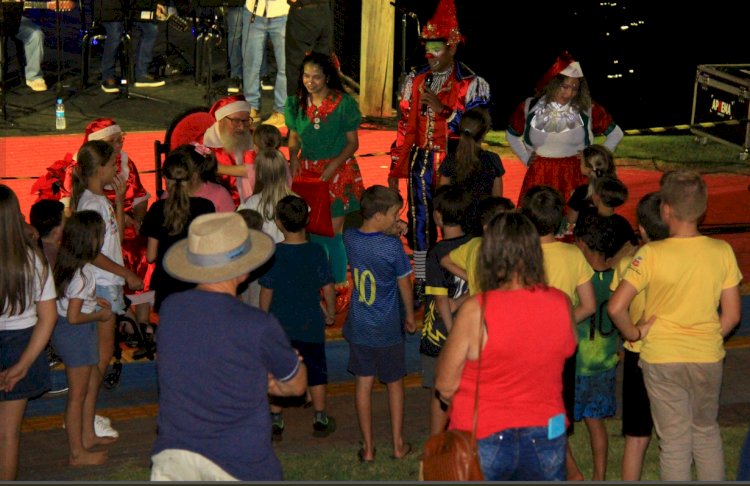 Noite de Luz transforma Lago Municipal em cenário mágico e emociona público em Nova Santa Rosa