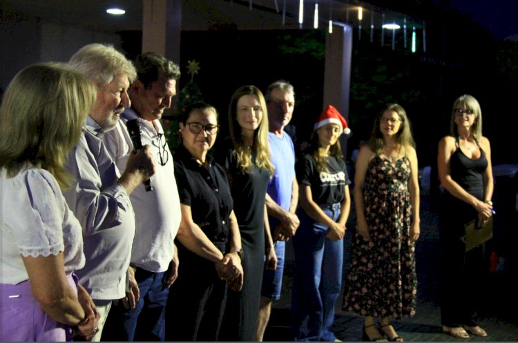 Comunidade lota a praça de Alto Santa Fé para prestigiar apresentações de Natal